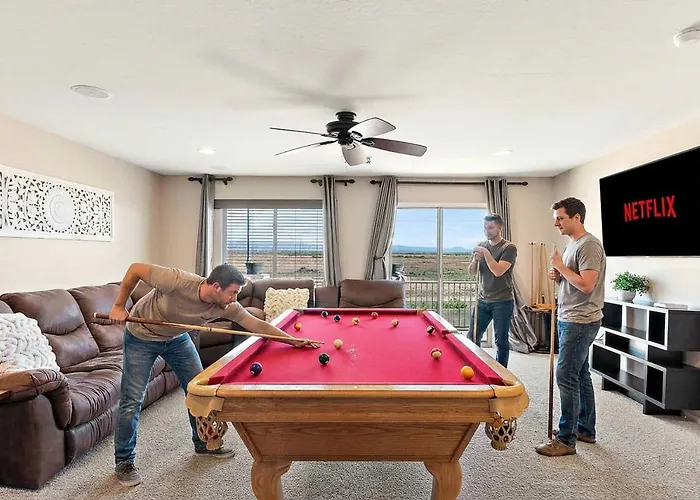 Sleeps 14 Pool Fire Pit Billiards Ev Plug Holiday home