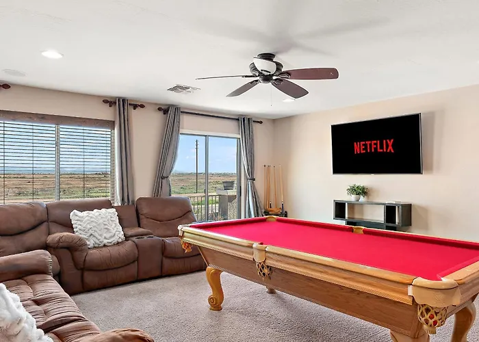 Holiday home Sleeps 14 Pool Fire Pit Billiards Ev Plug *